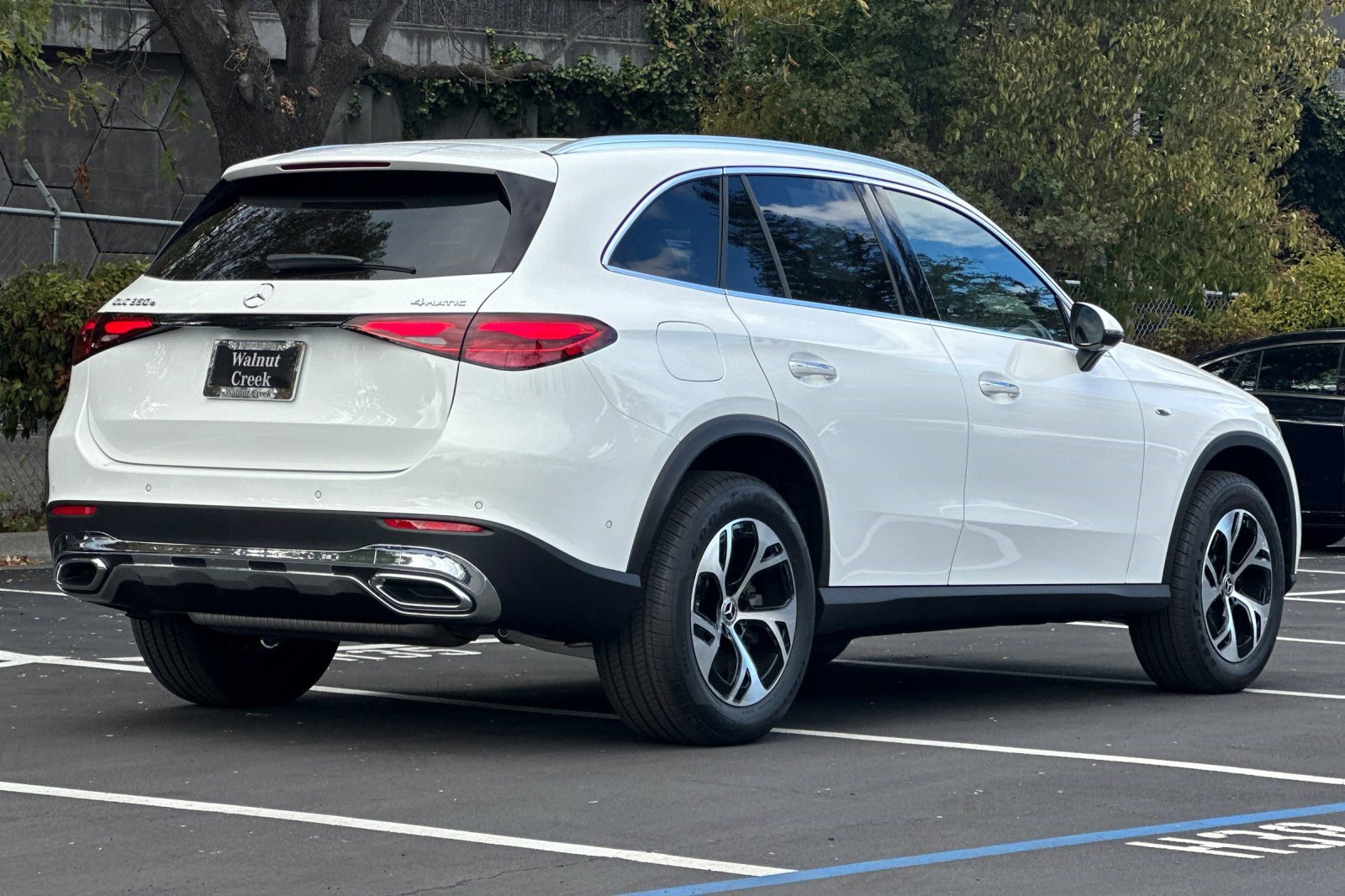 2025 Mercedes Benz GLC 350e 4MATIC photo 3