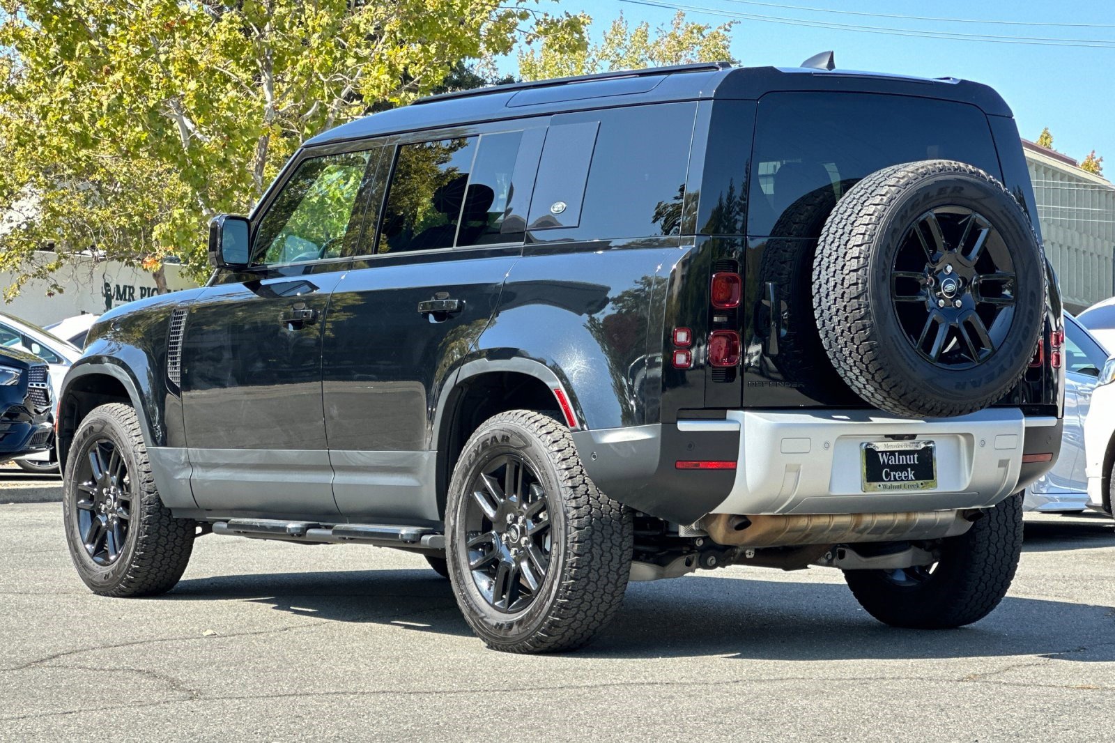 2024 Land Rover Defender 110 S photo 3