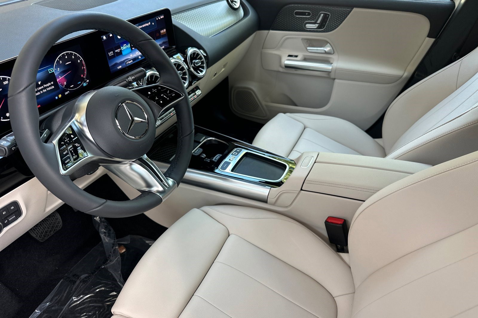 2025 Mercedes Benz GLA 250 4MATIC photo 4