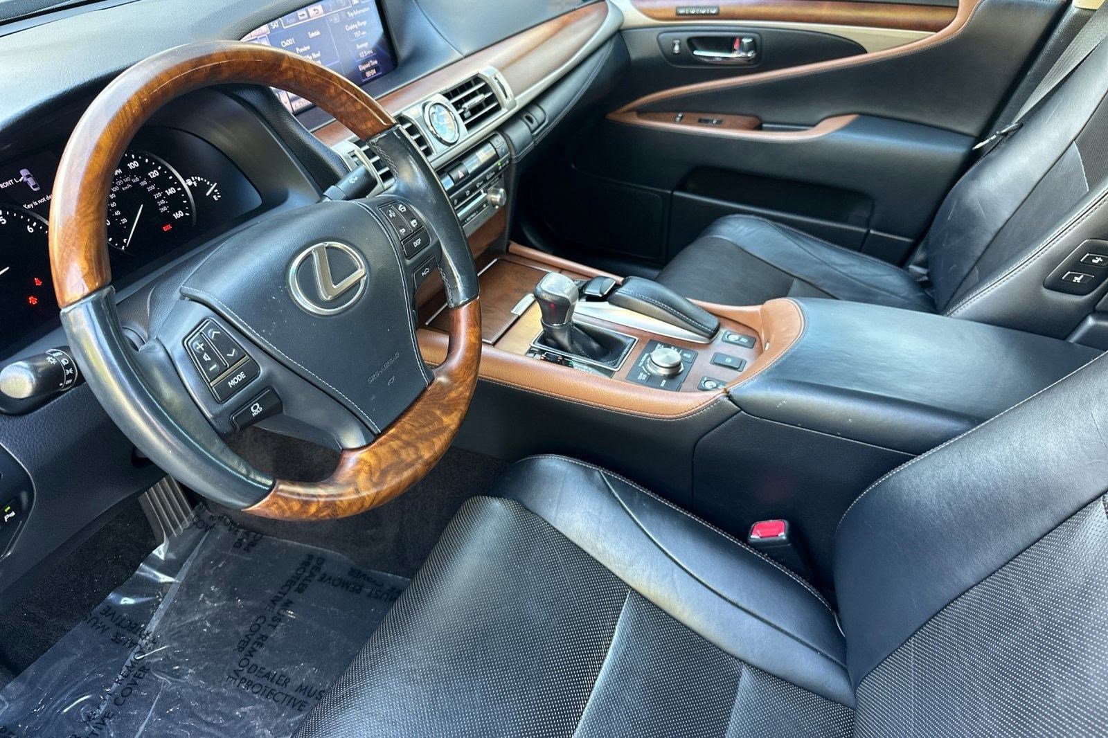 2014 Lexus LS 460 L photo 4