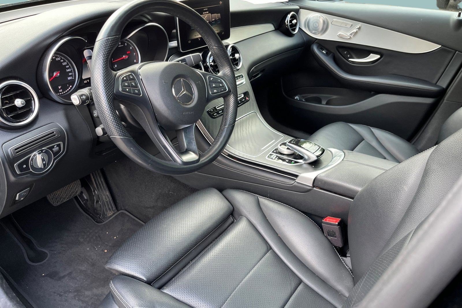2019 Mercedes Benz GLC 300 4MATIC photo 3