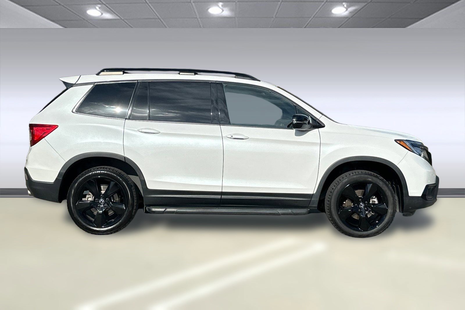2021 Honda Passport Elite photo 2