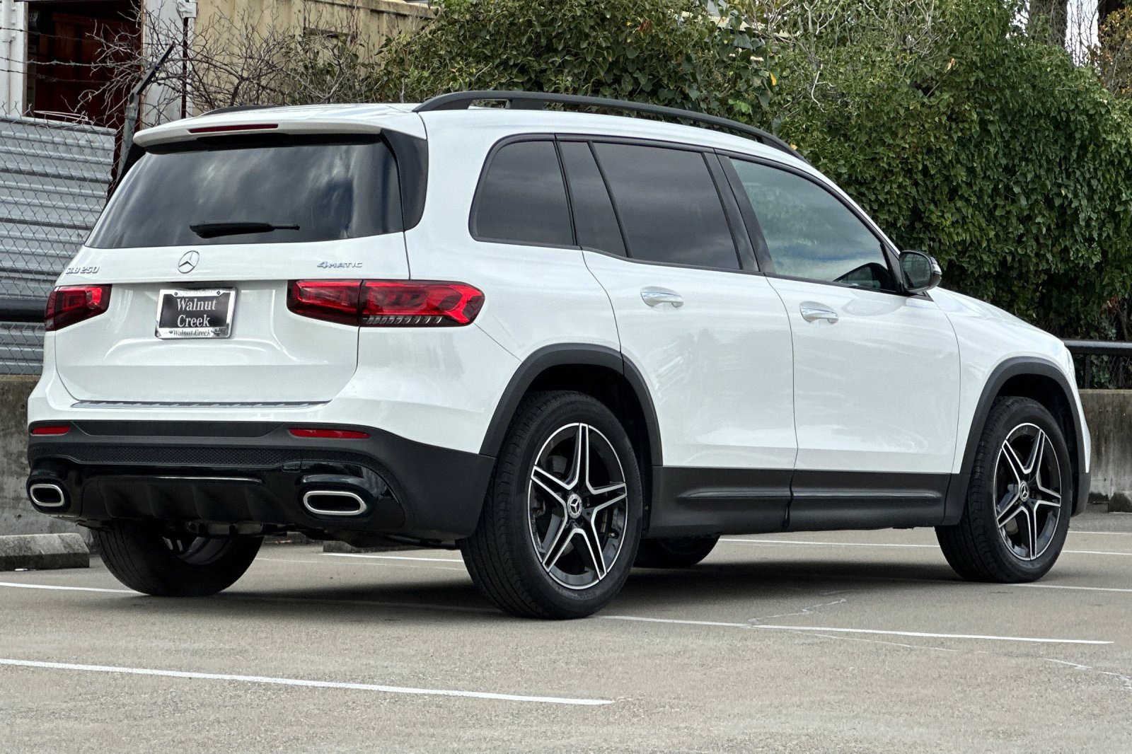 2023 Mercedes Benz GLB 250 4MATIC photo 3