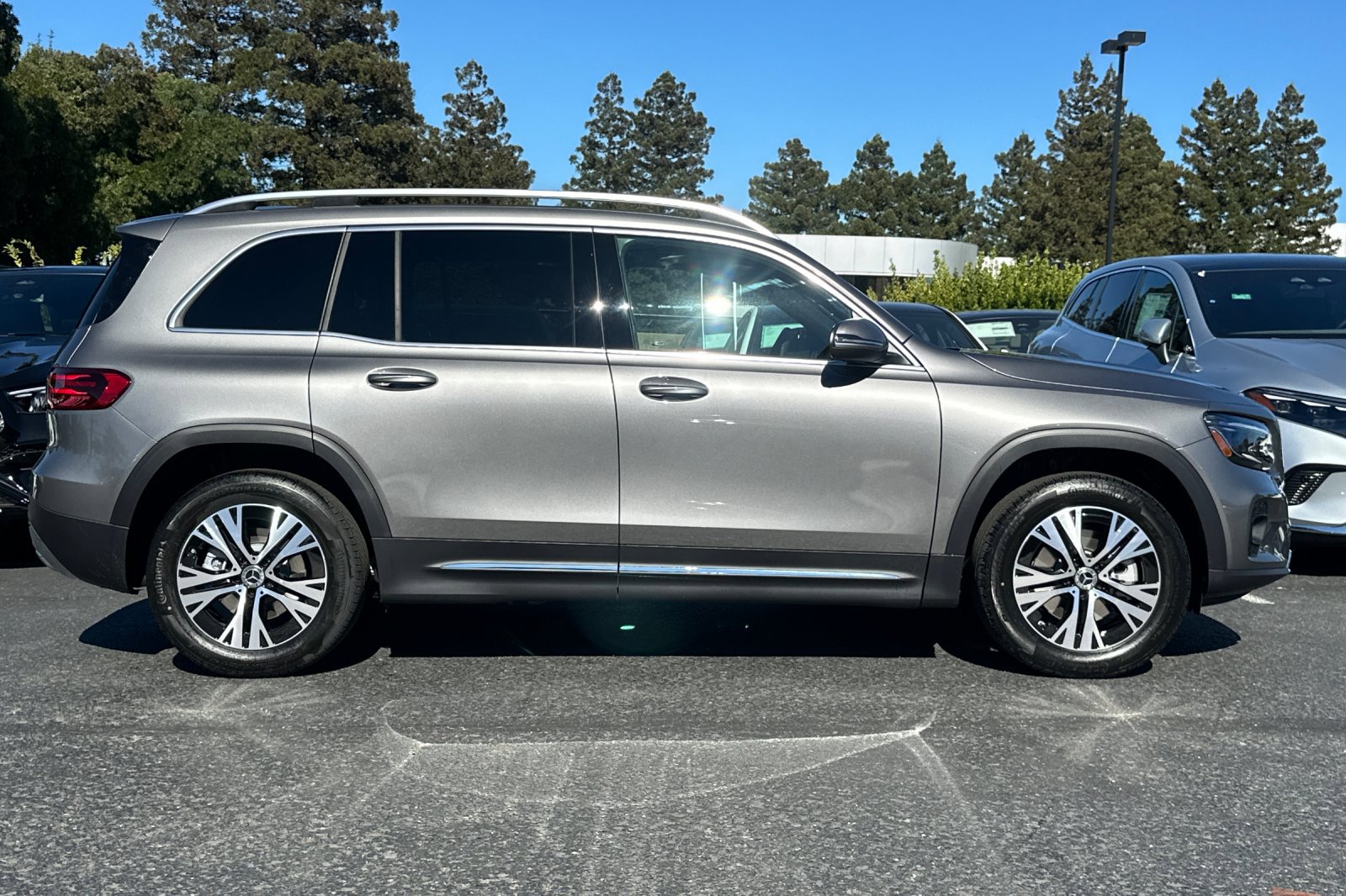 2026 Mercedes Benz GLB 250 photo 2