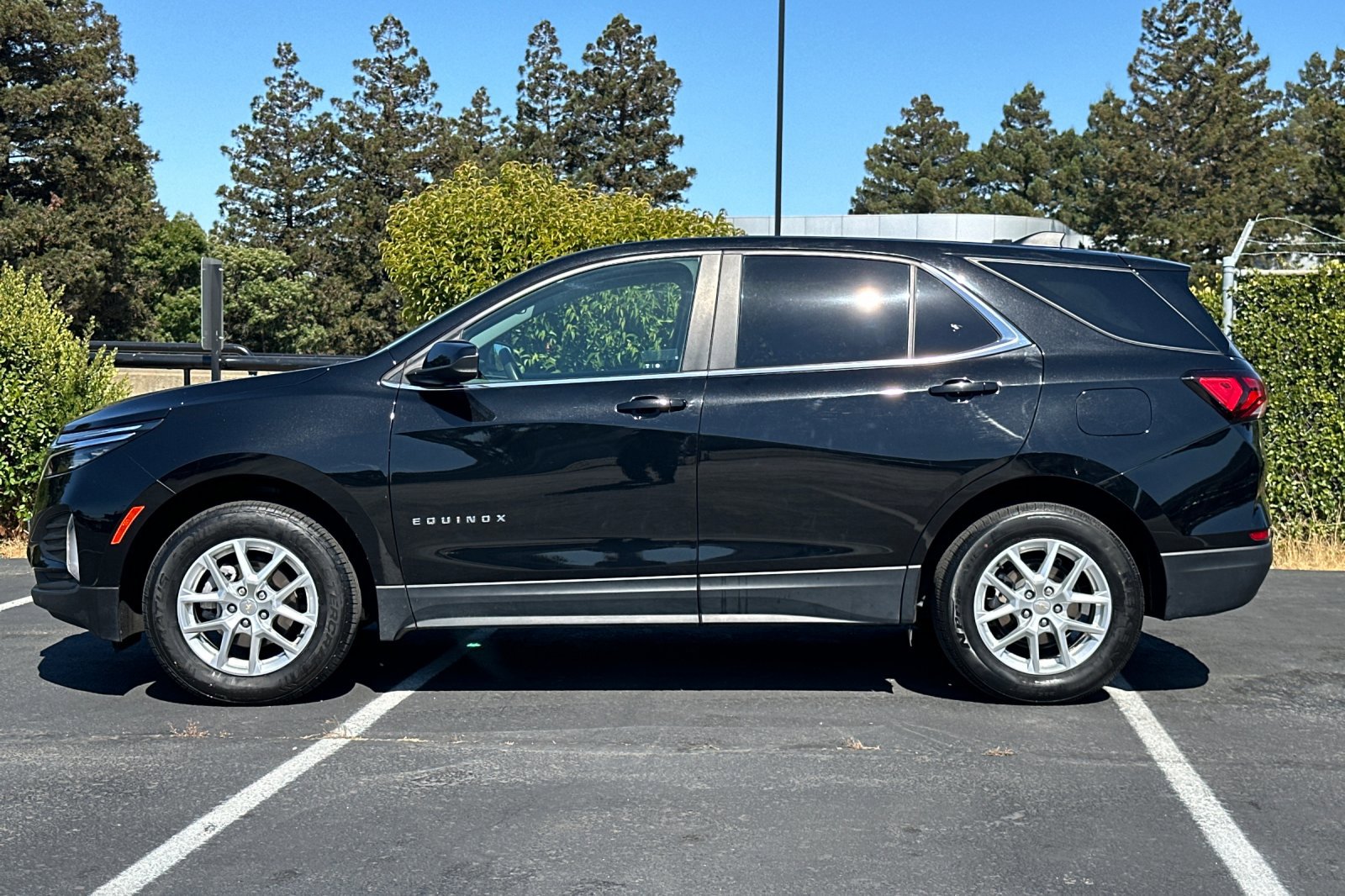 2023 Chevrolet Equinox photo 2