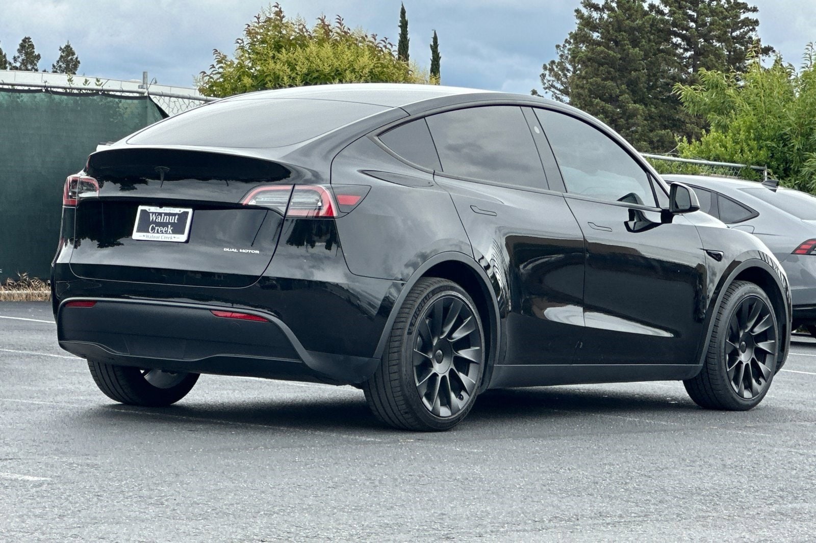 2024 Tesla Model Y Long Range AWD photo 3