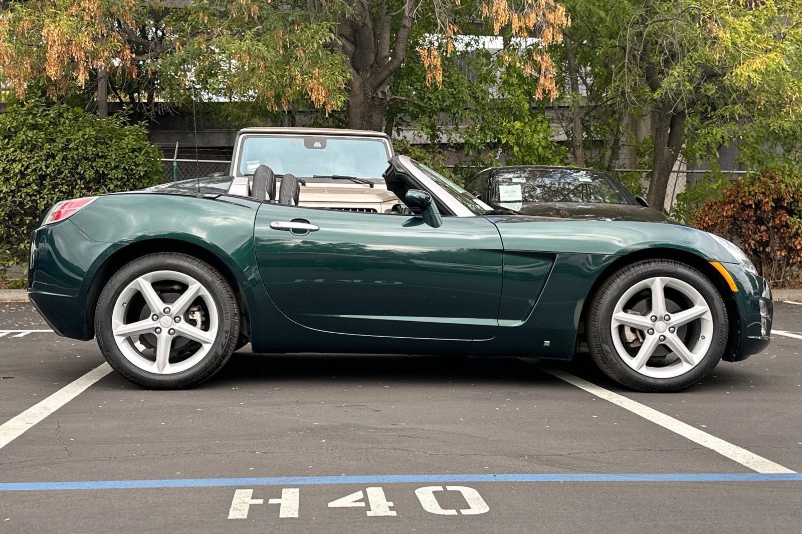 2007 Saturn Sky Convertible photo 2