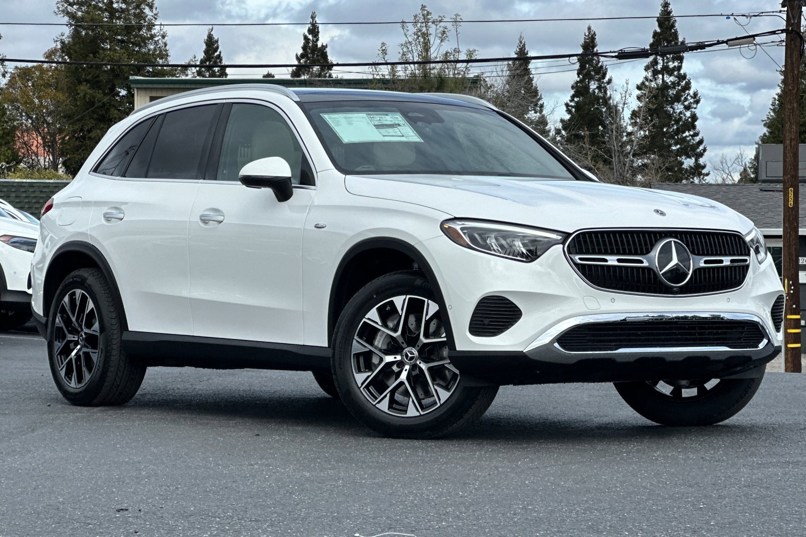 2025 Mercedes Benz GLC 350e photo 2