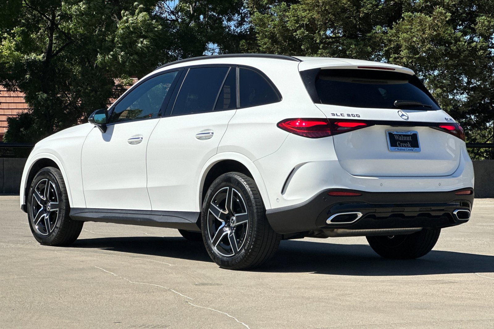 2025 Mercedes Benz GLC 300 4MATIC photo 3