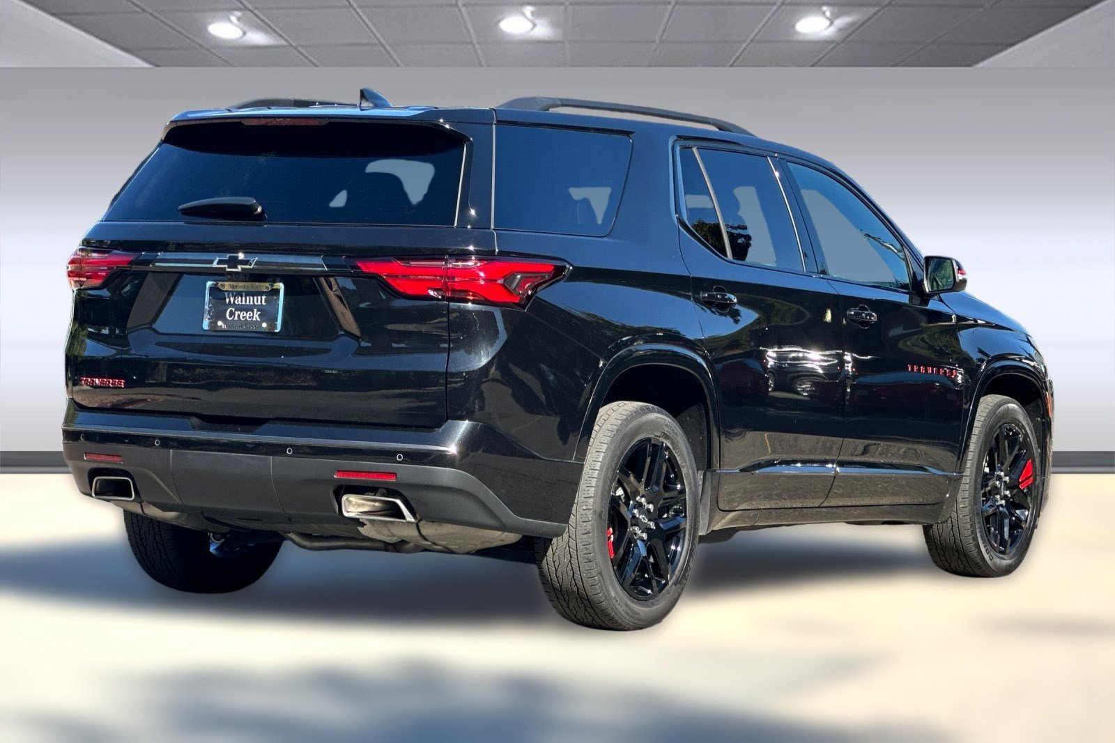 2023 Chevrolet Traverse Premier photo 2