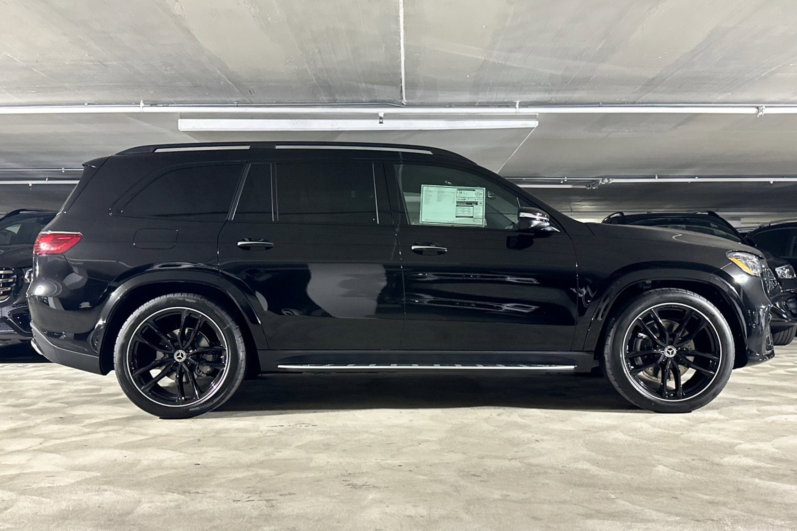 2025 Mercedes Benz GLS 580 4MATIC photo 2