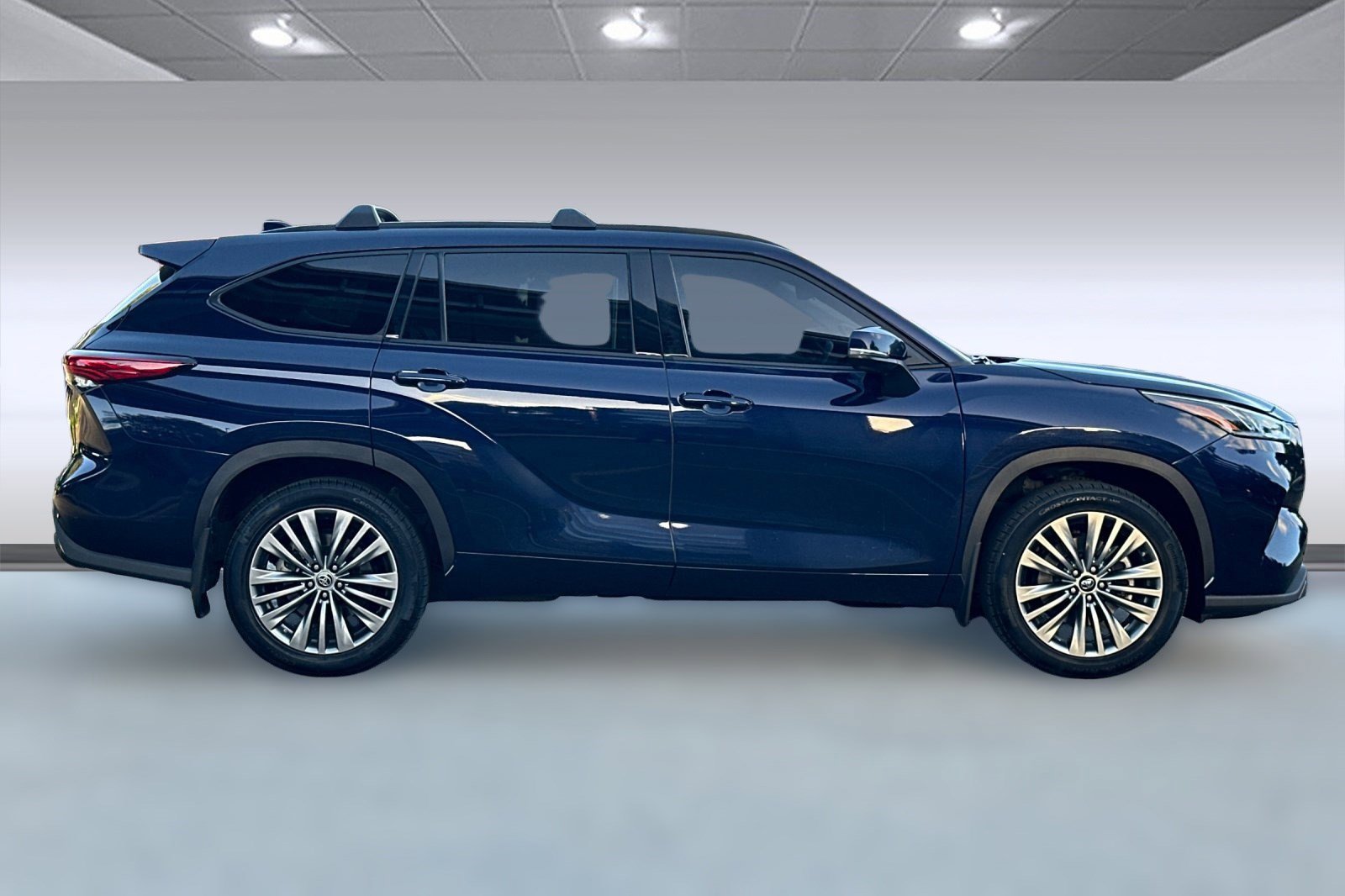 2021 Toyota Highlander Platinum photo 2