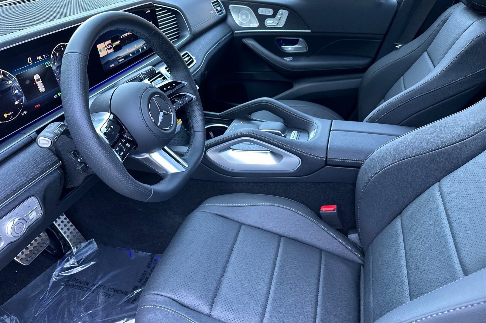 2025 Mercedes Benz GLS 450 4MATIC photo 4