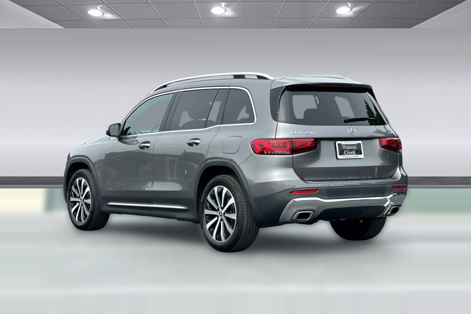 2023 Mercedes-Benz GLB 250 4MATIC SUV photo 2