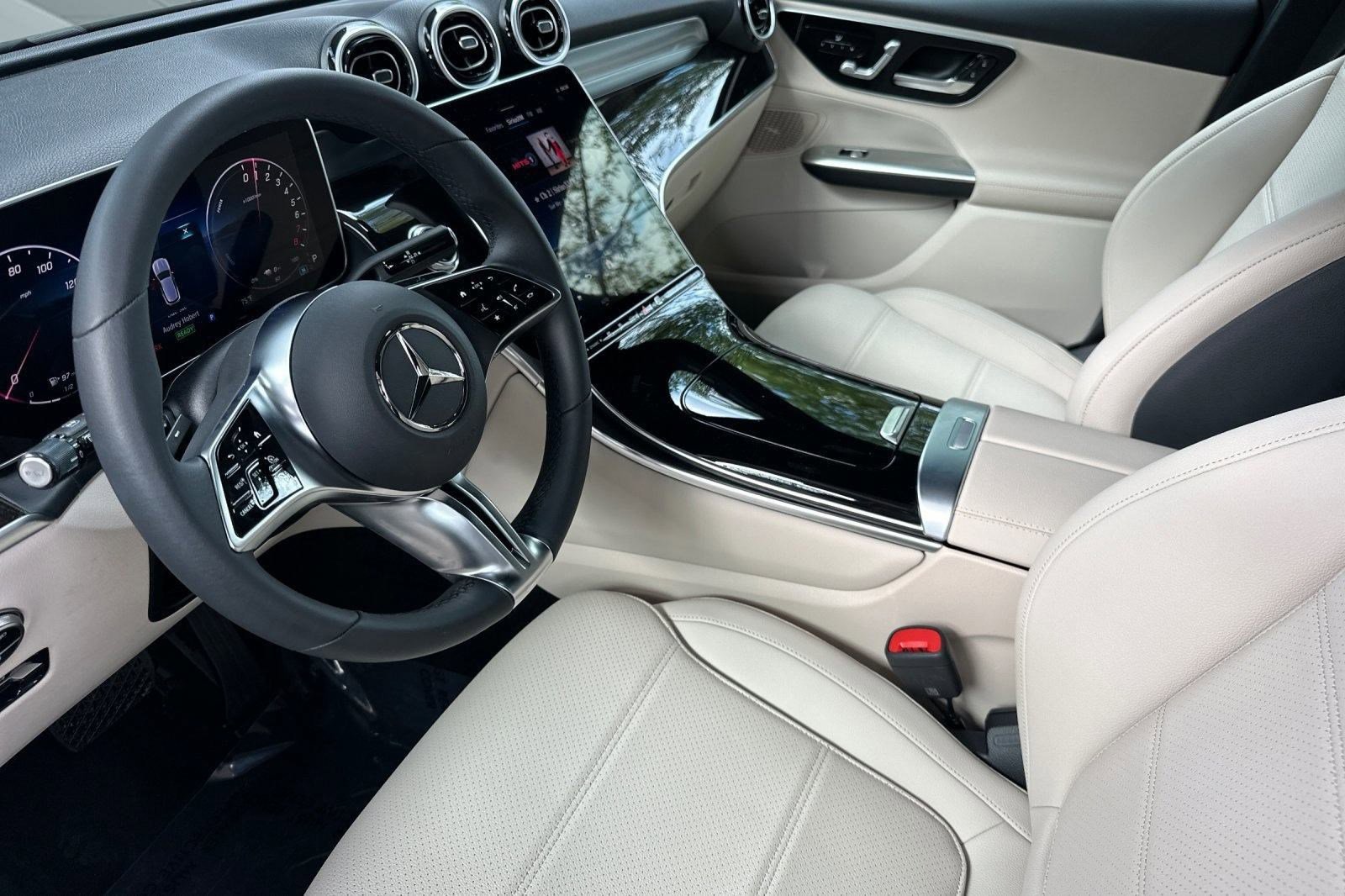 2025 Mercedes Benz GLC 350e 4MATIC photo 4