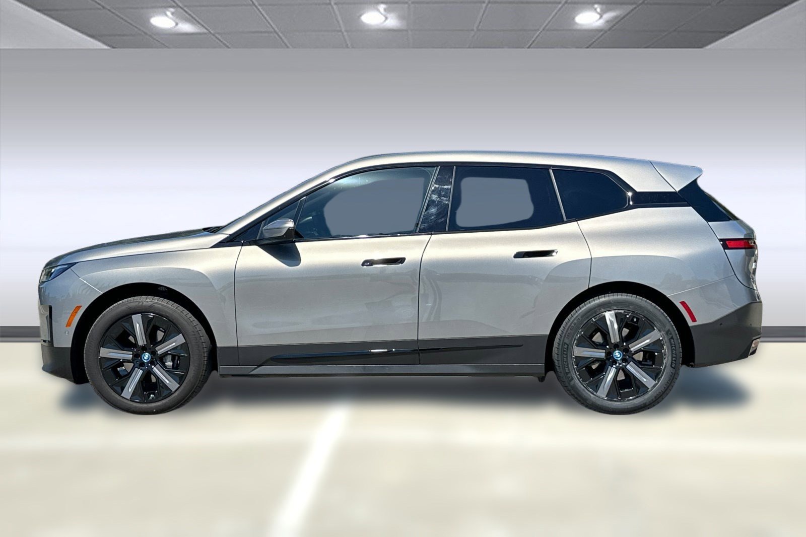 2025 Bmw iX photo 2