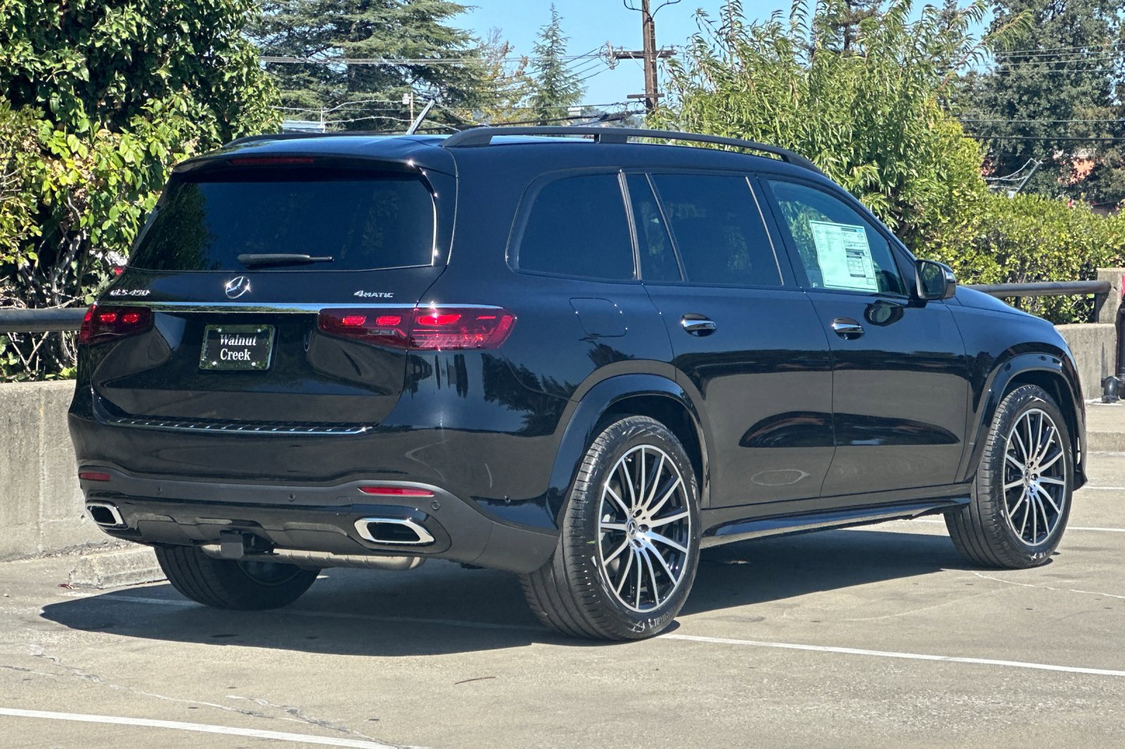 2025 Mercedes Benz GLS 450 4MATIC photo 3
