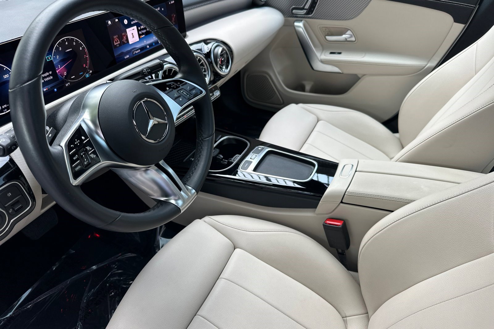 2025 Mercedes Benz CLA 250 photo 4