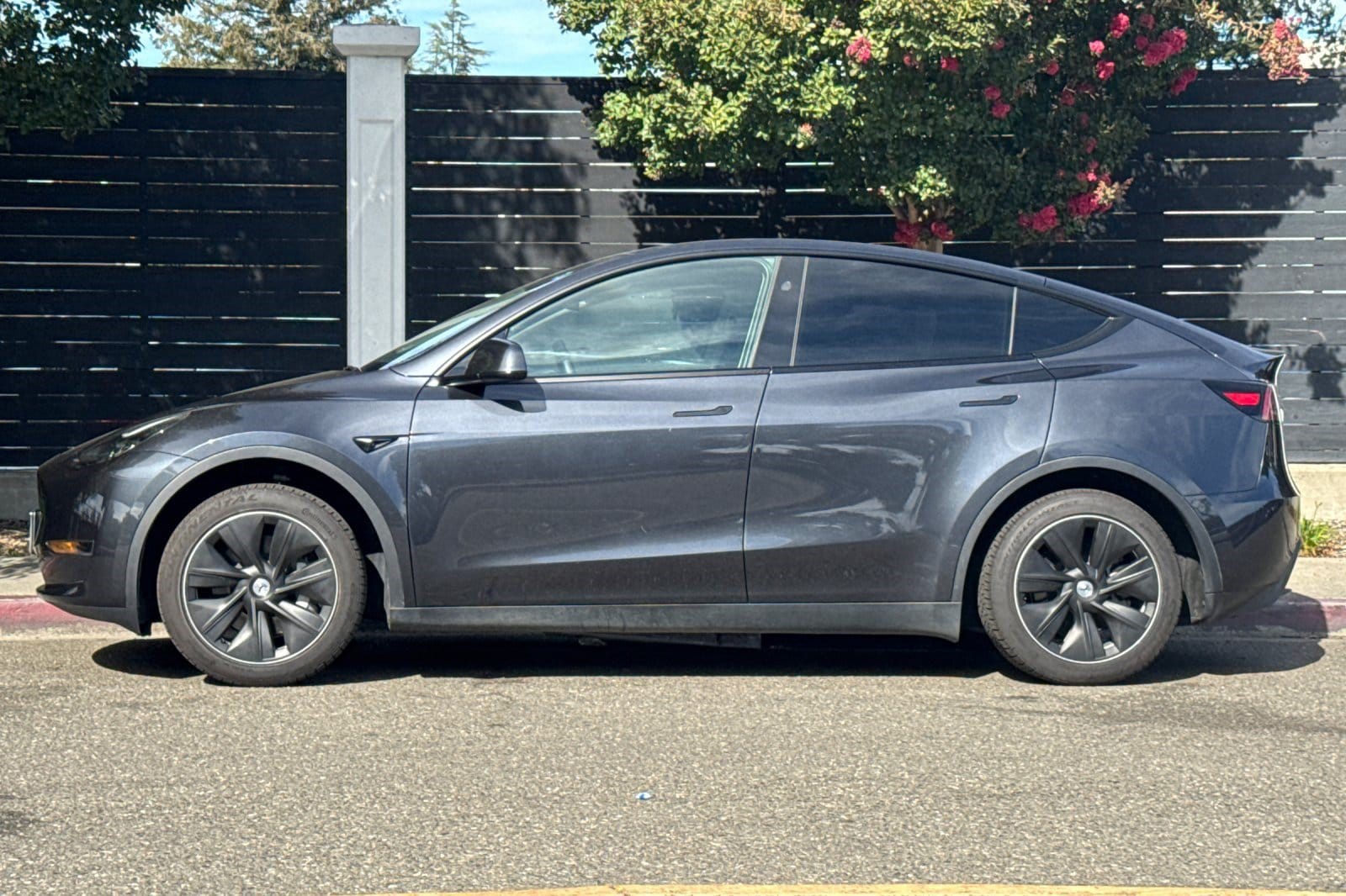 Used 2024 Tesla Model Y Long Range with VIN 7SAYGDEE0RF069377 for sale in Walnut Creek, CA