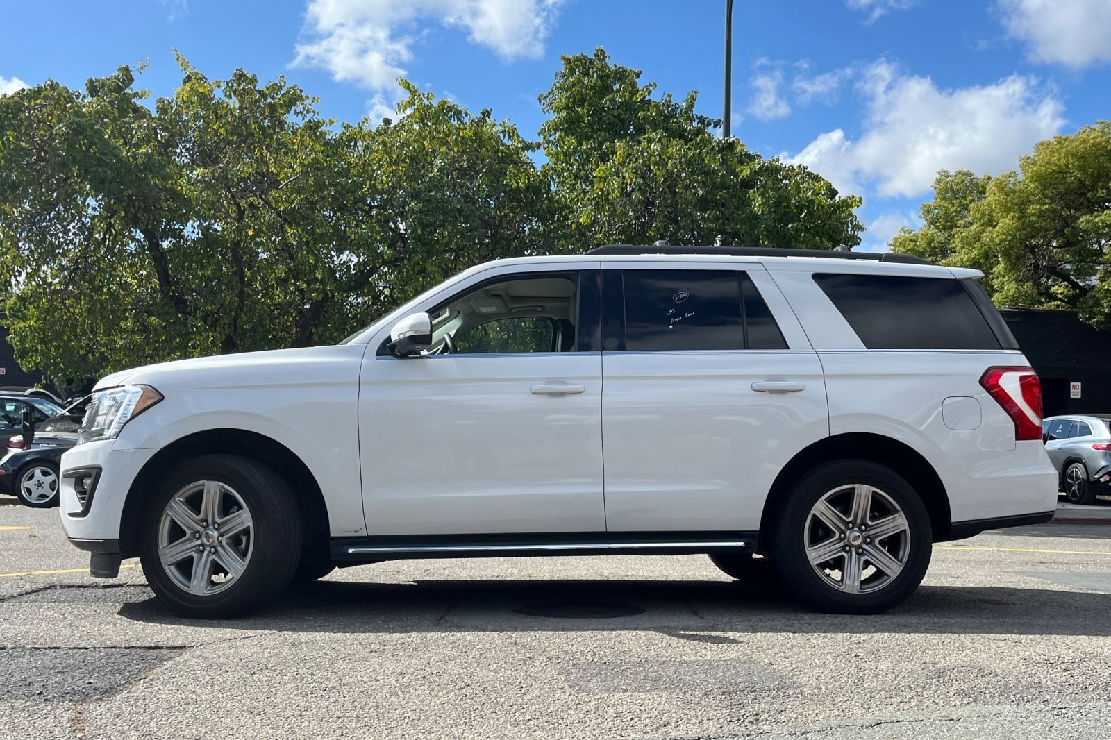 2019 Ford Expedition XLT 4x2 photo 2
