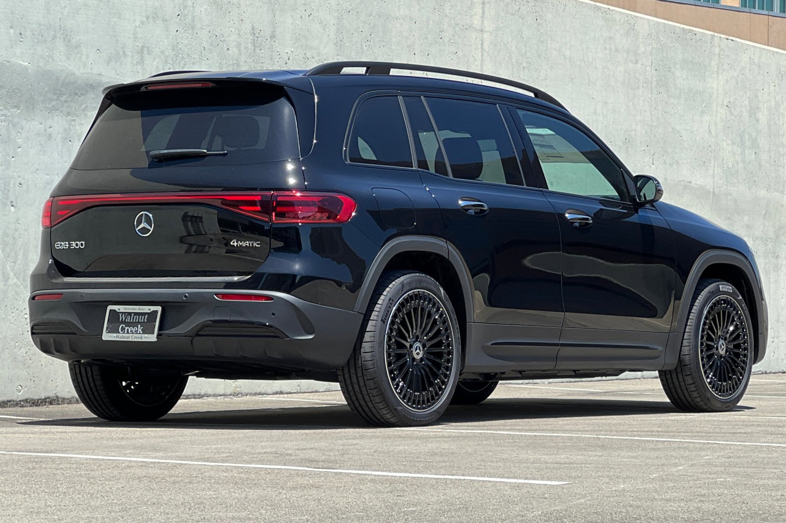 2024 Mercedes Benz EQB 300 4MATIC photo 4