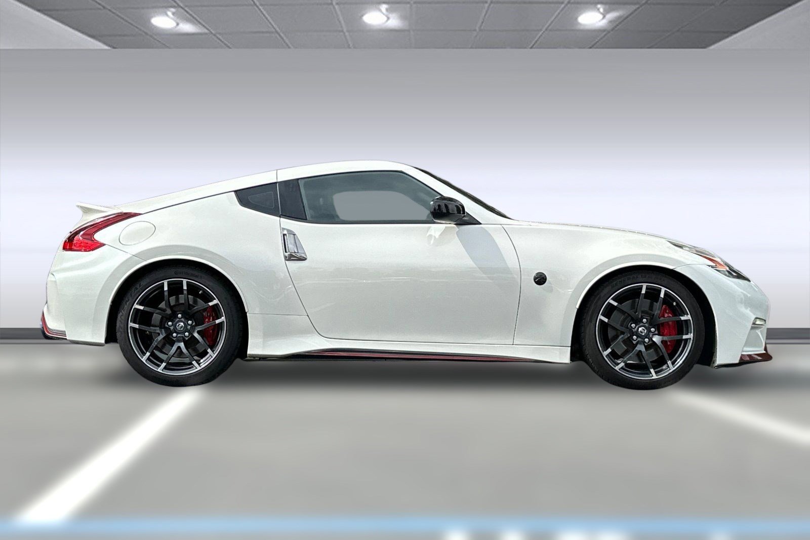 2019 Nissan 370Z Nismo photo 2