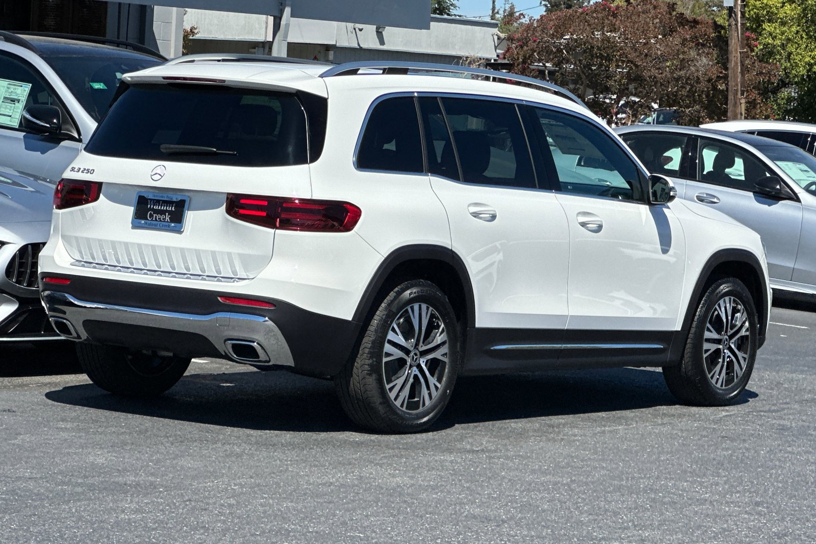 2026 Mercedes Benz GLB 250 photo 3
