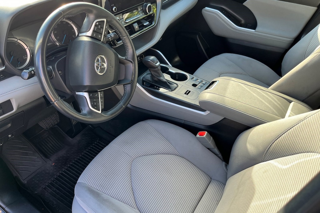 Used 2023 Toyota Highlander Hybrid LE AWD SUV