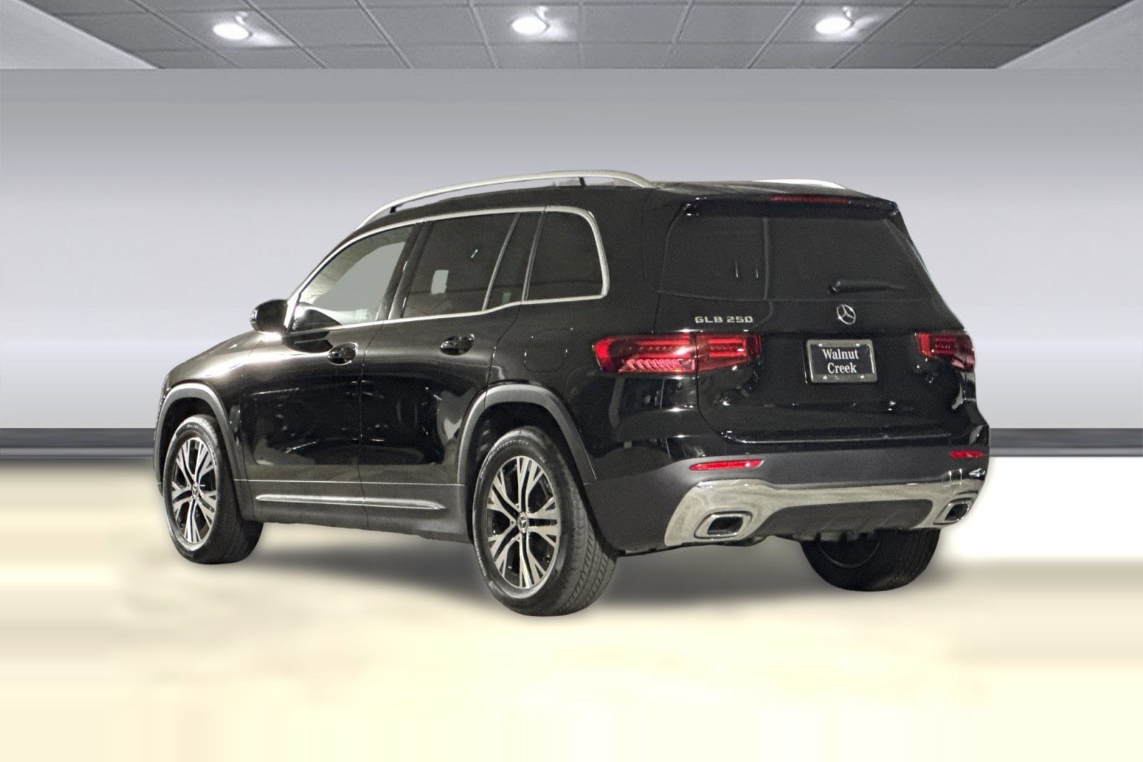 2026 Mercedes-Benz GLB 250 SUV photo 2