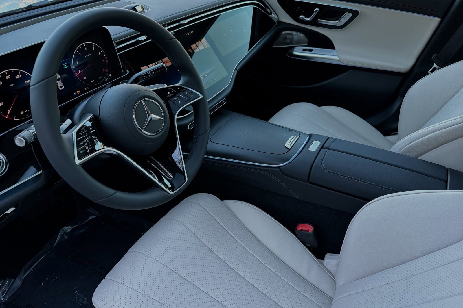 2025 Mercedes Benz E 350 4MATIC Sedan photo 4
