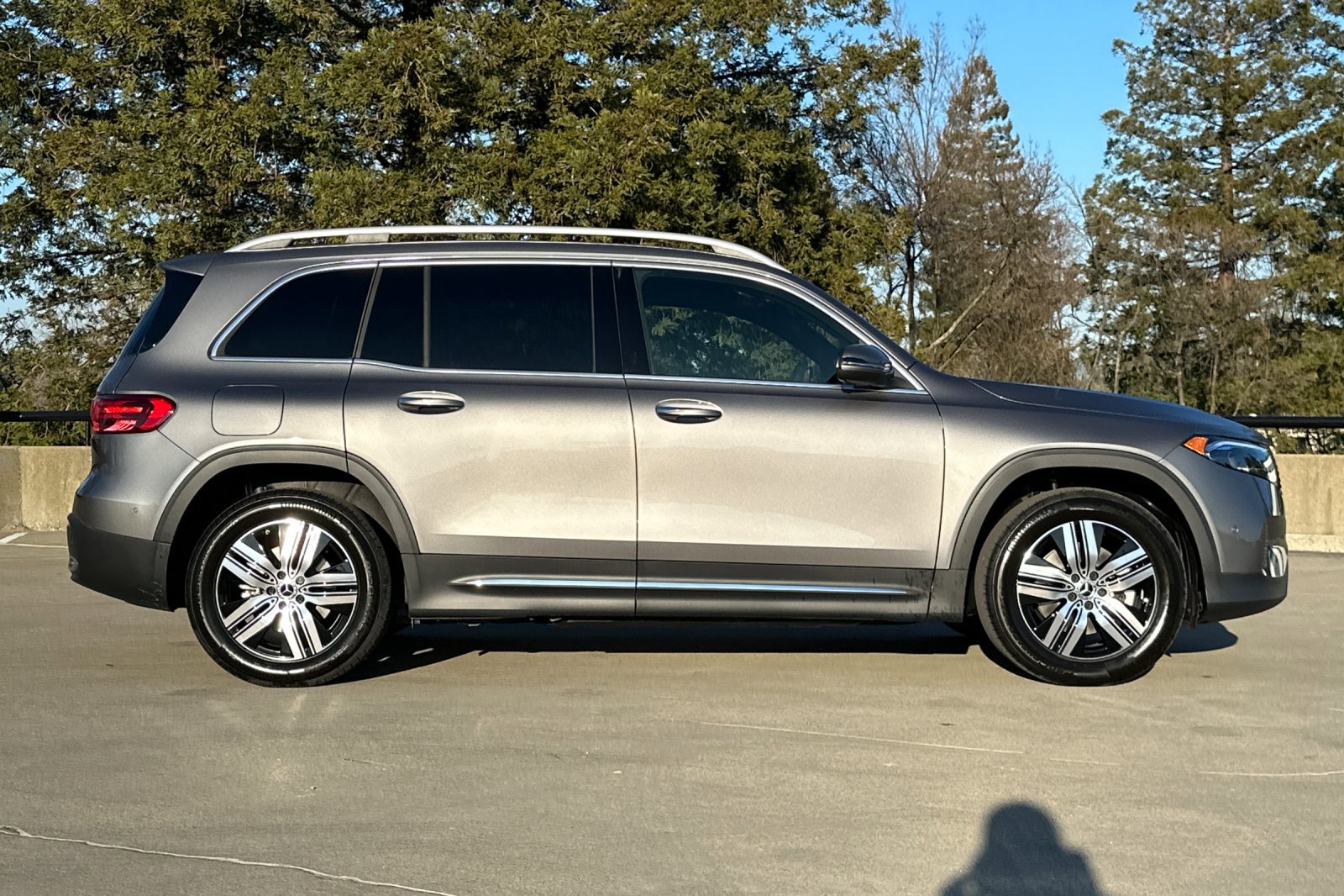 2024 Mercedes Benz EQB 300 photo 2