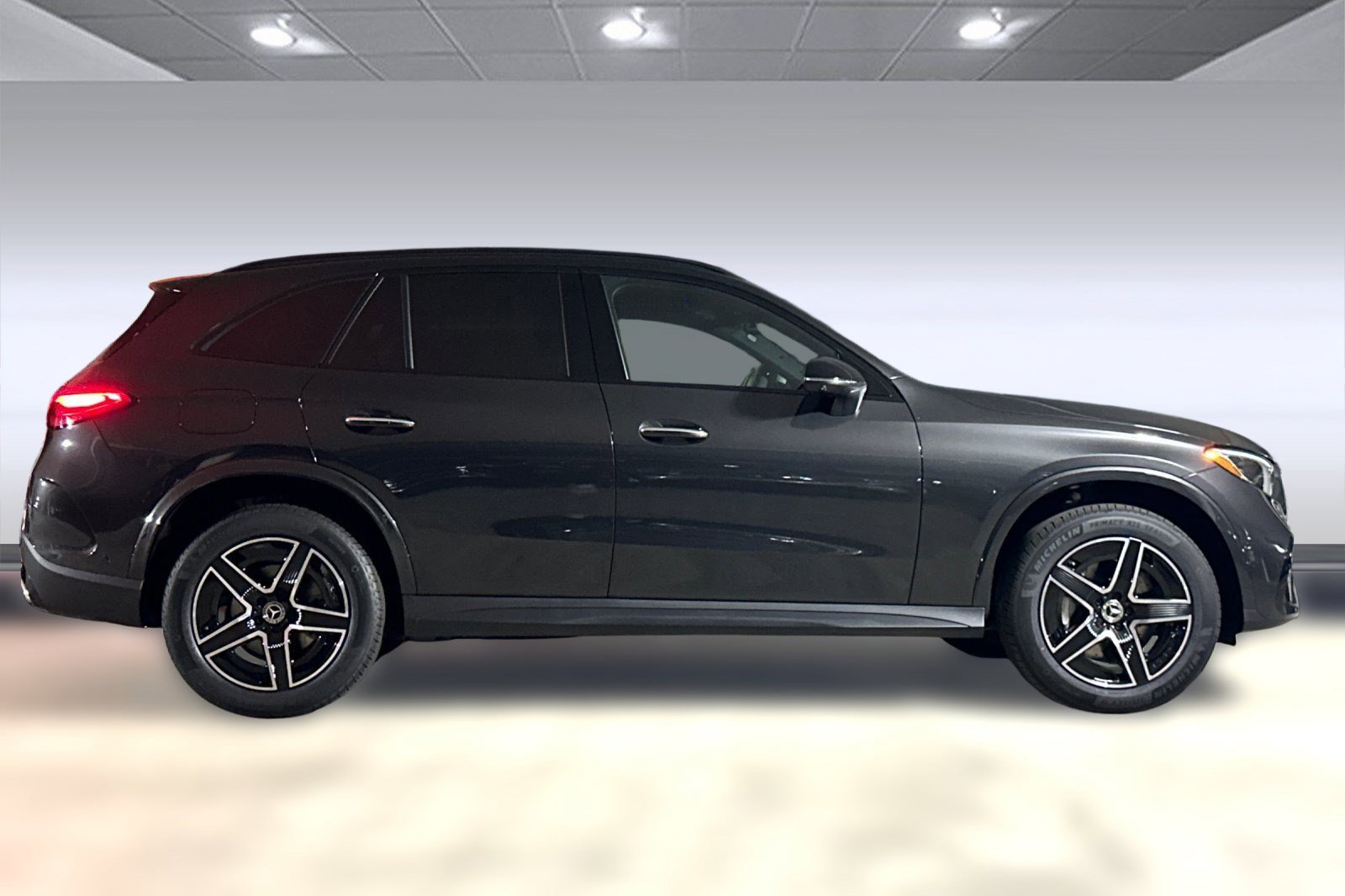 2025 Mercedes Benz GLC 300 4MATIC photo 3