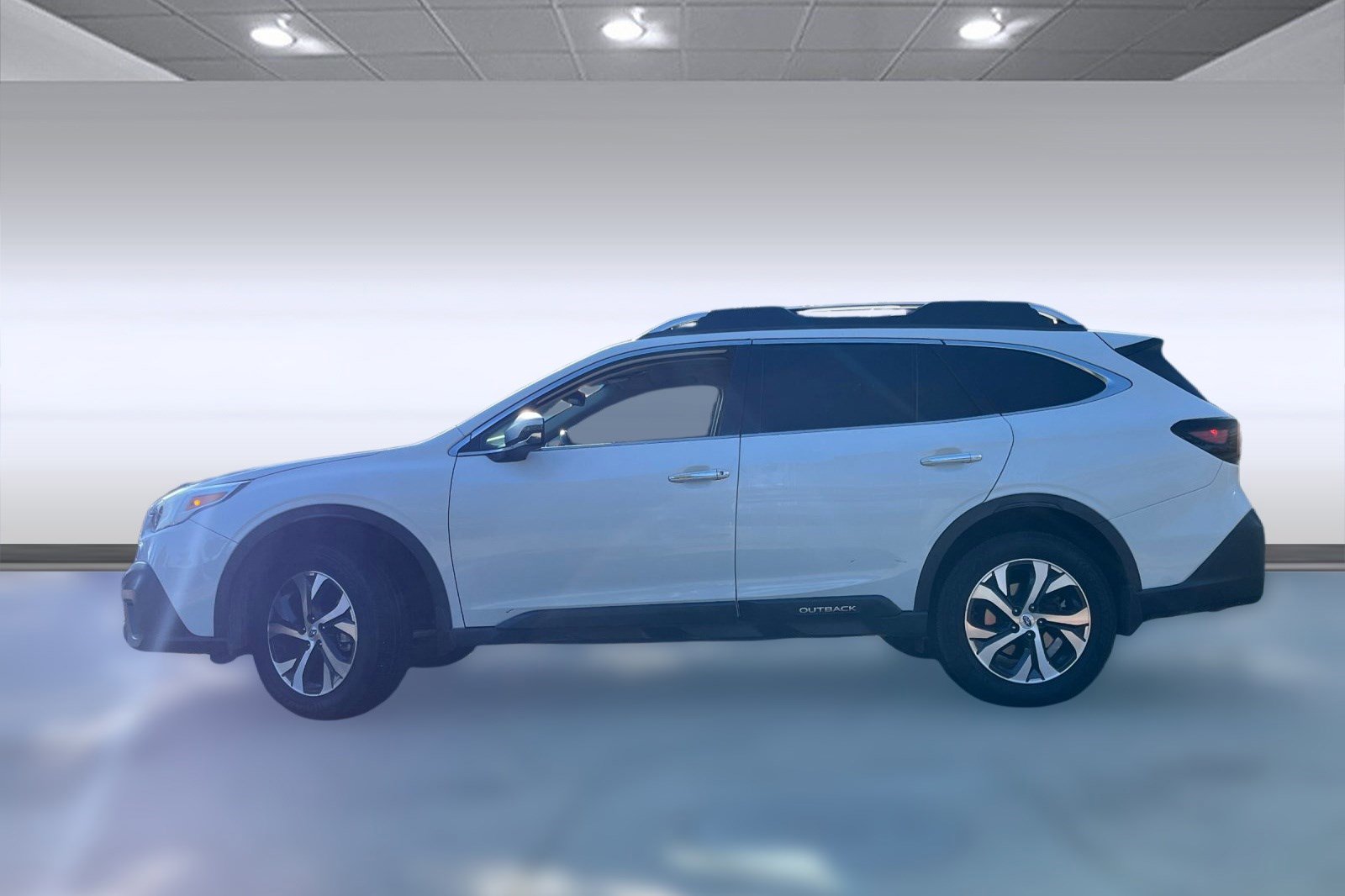 2020 Subaru Outback Touring photo 2