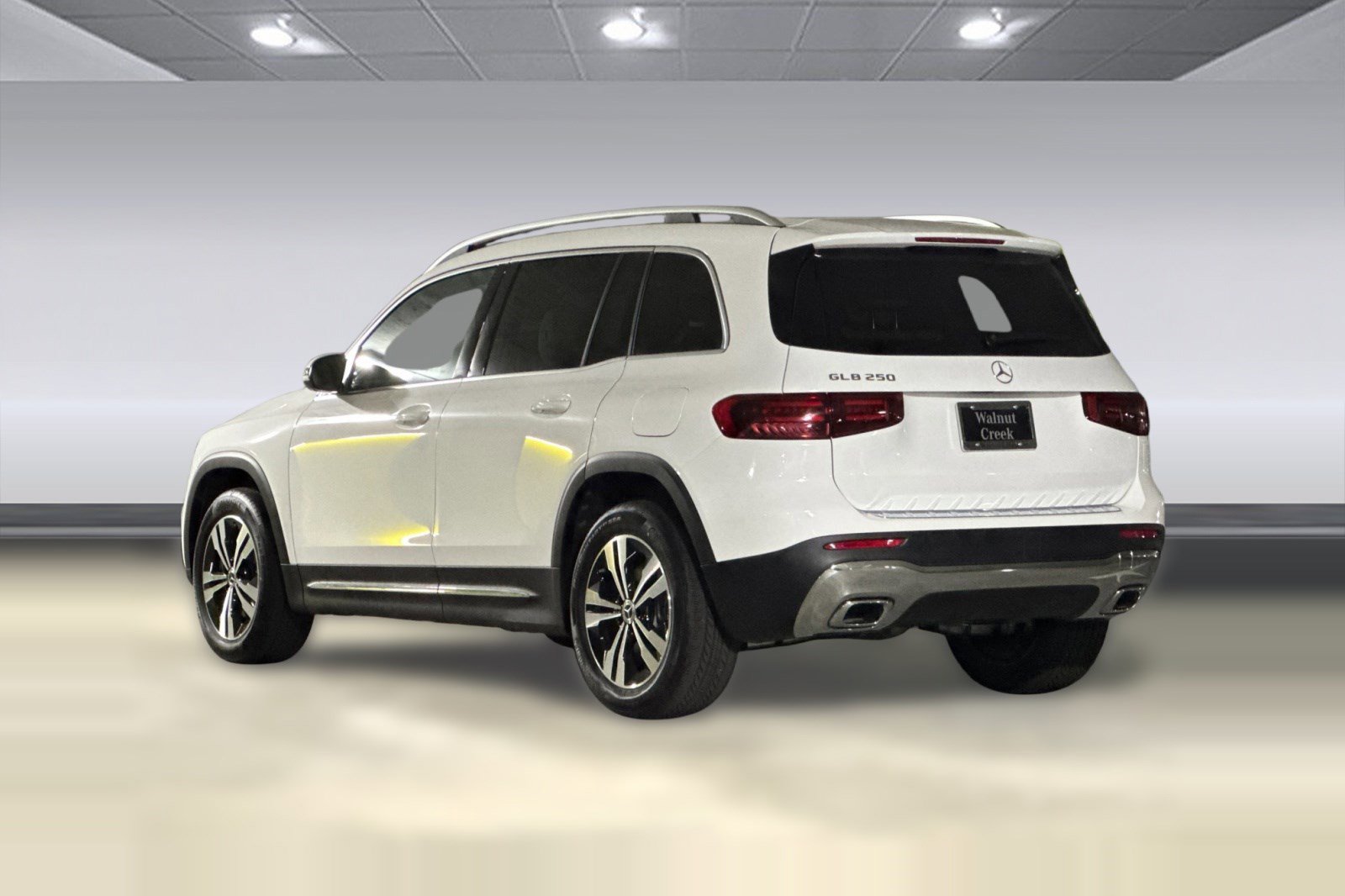 2026 Mercedes-Benz GLB 250 SUV photo 2