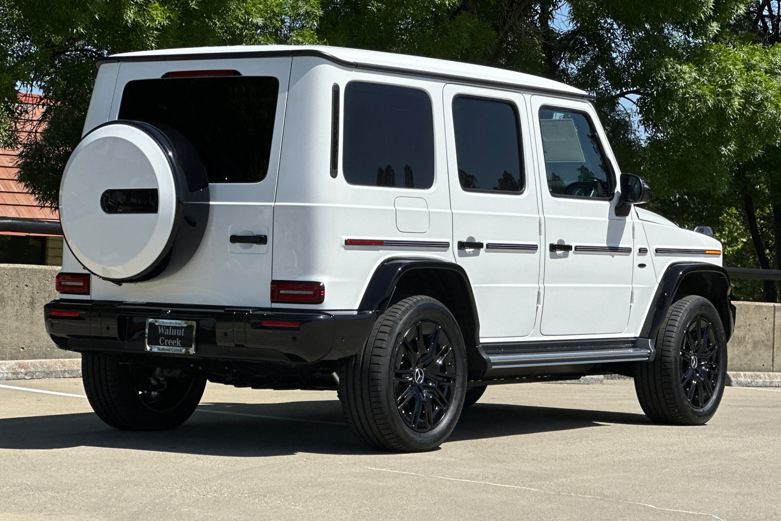 2025 Mercedes Benz G photo 3