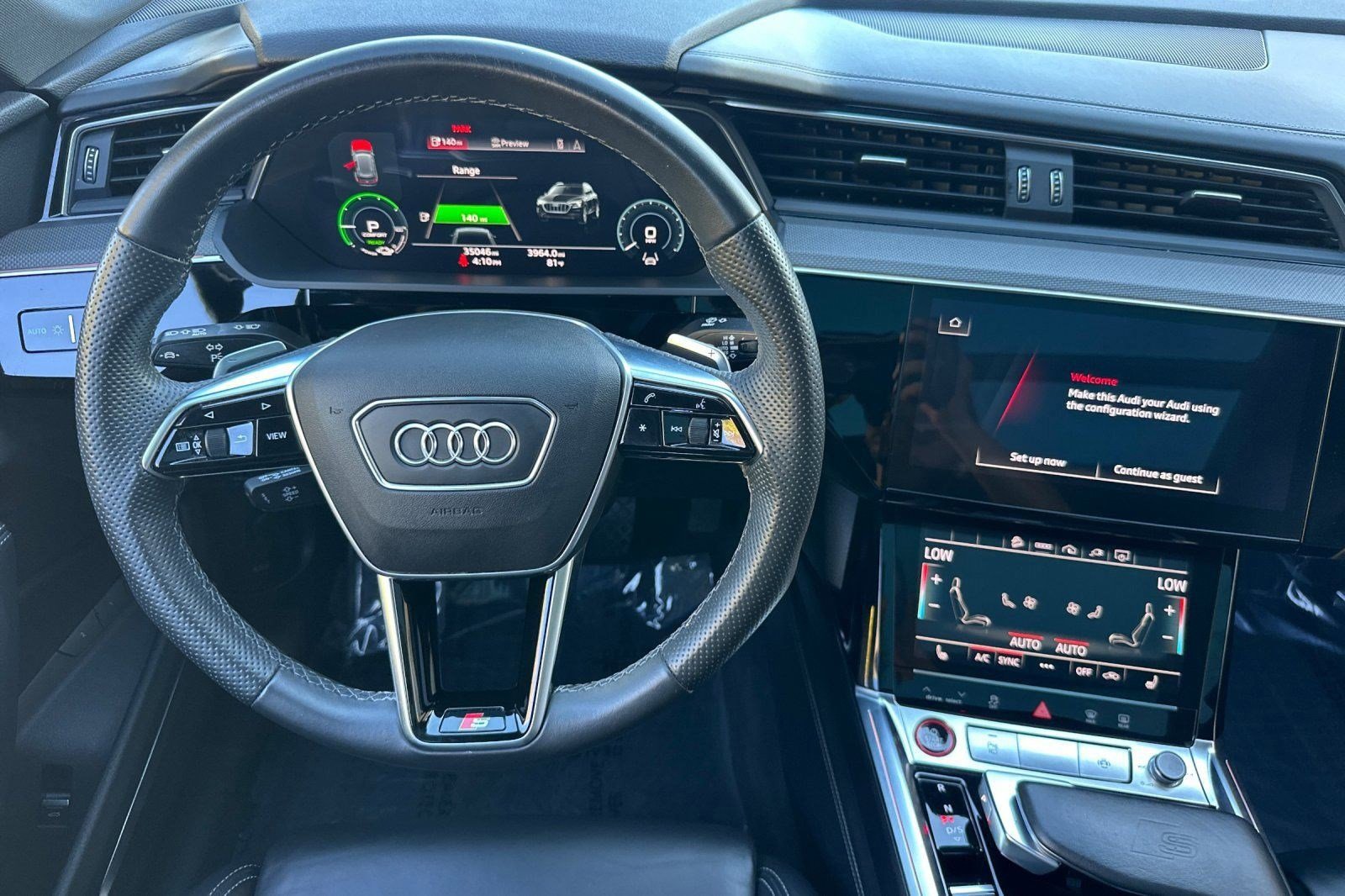 2022 Audi e-tron Premium Plus photo 2