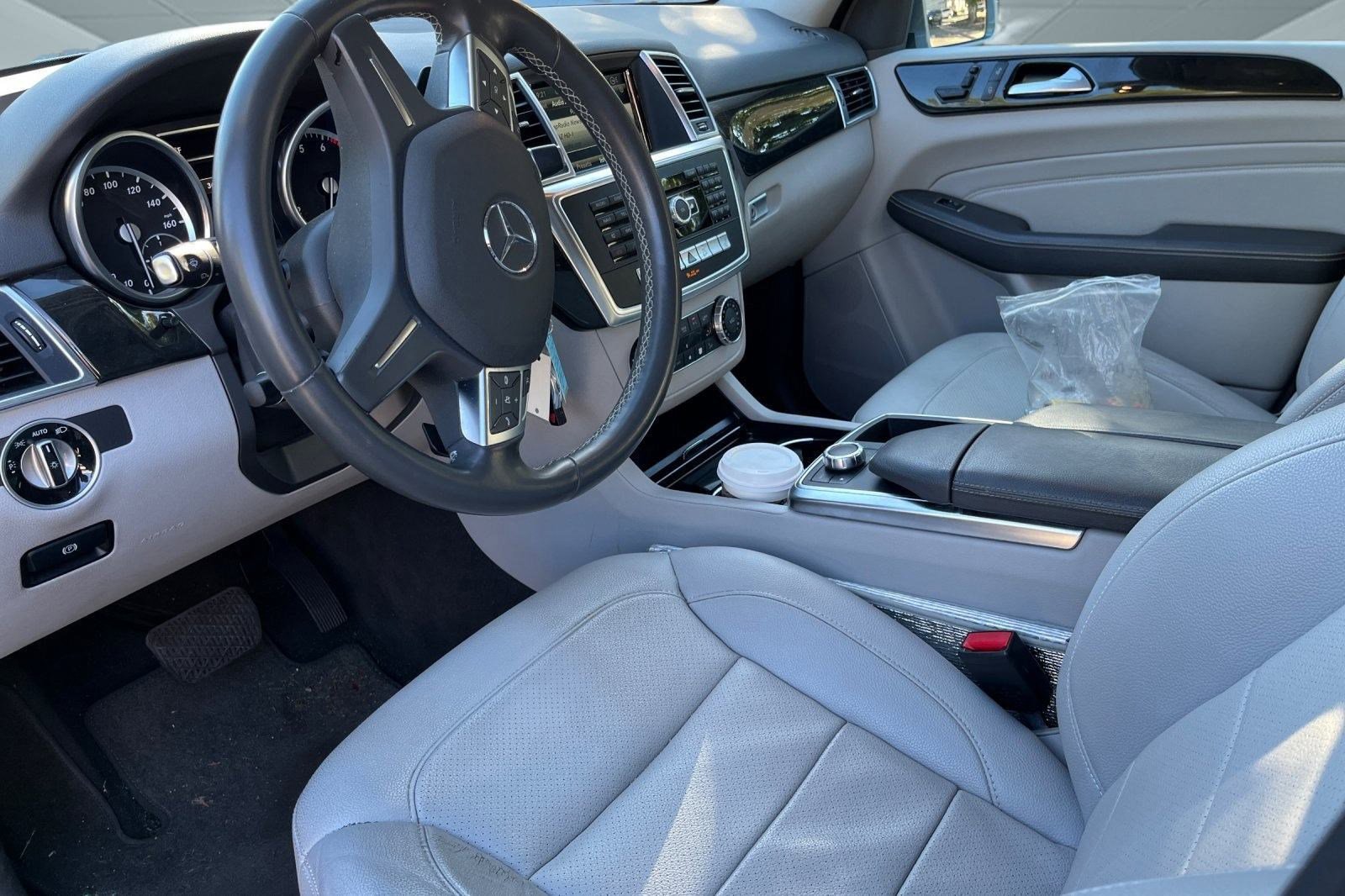 2015 Mercedes Benz ML 350 4MATIC photo 3