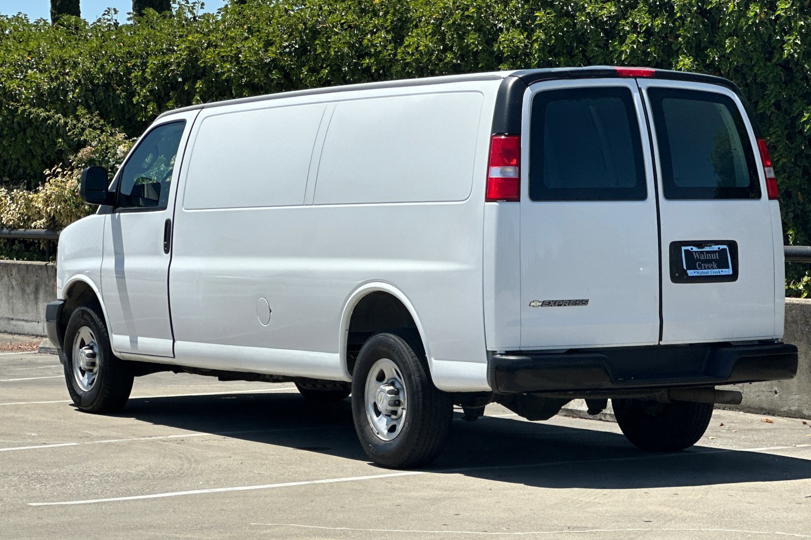 2022 Chevrolet Express 2500 Work Cargo Van photo 3