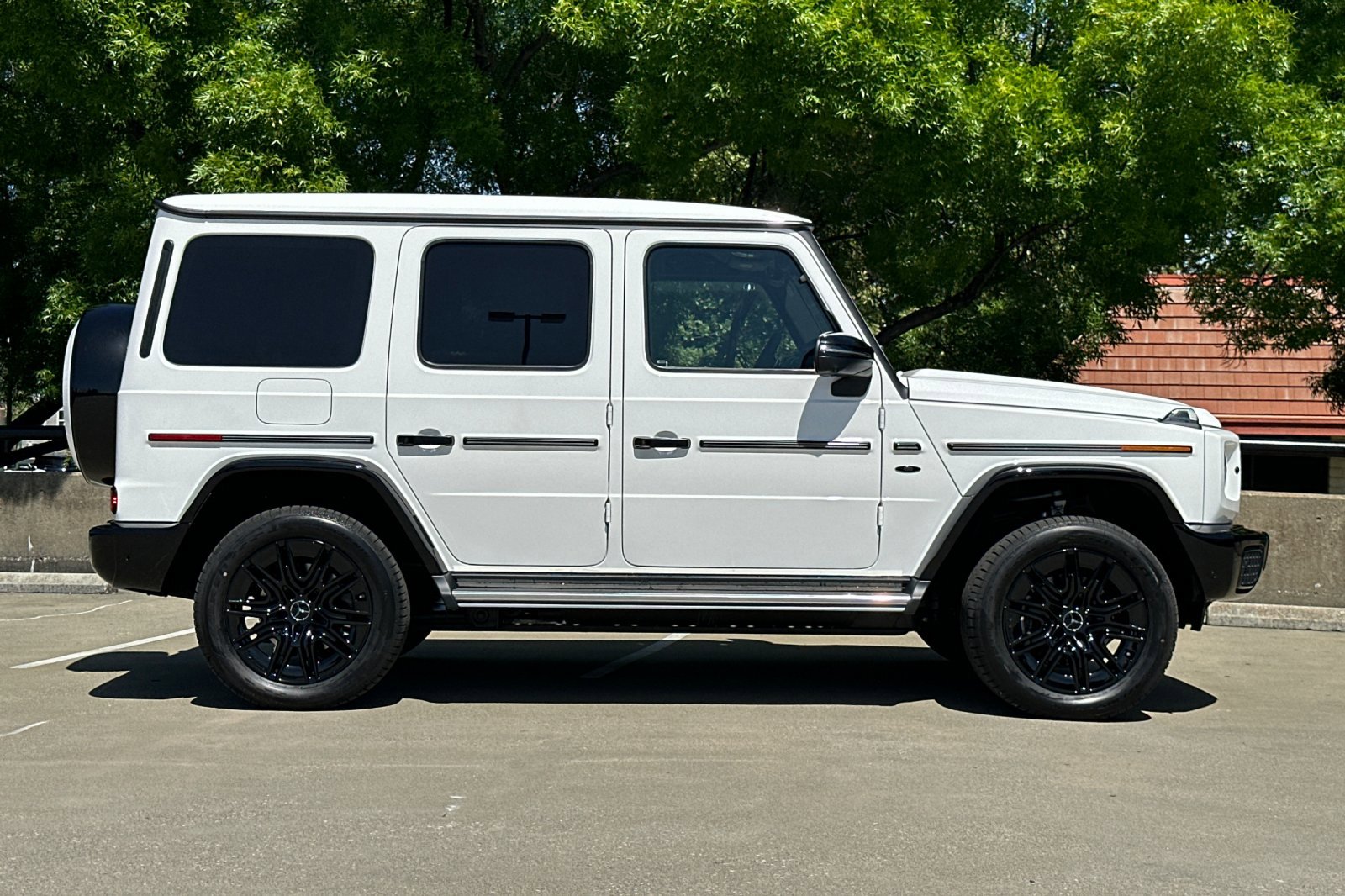 2025 Mercedes Benz G photo 2
