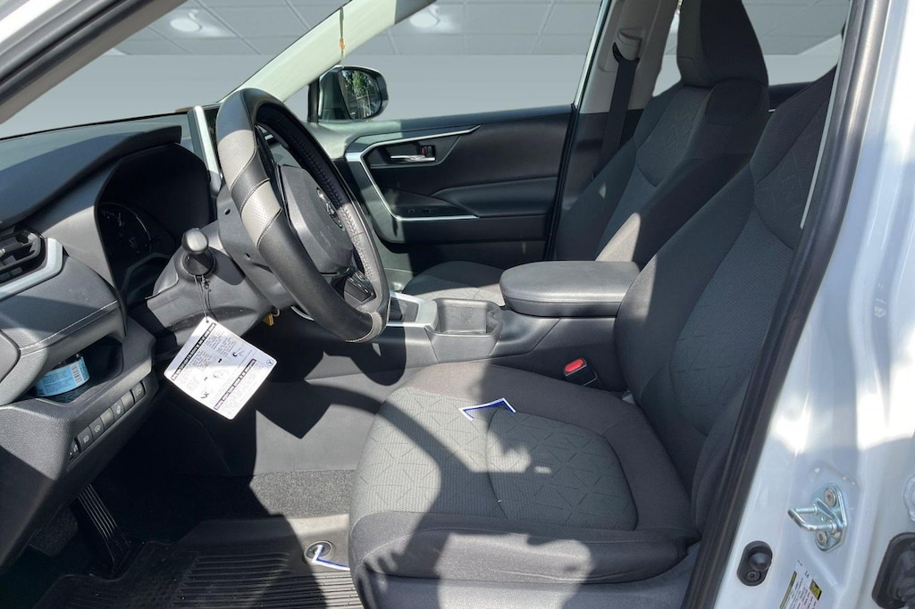 Used 2024 Toyota RAV4 XLE FWD SUV