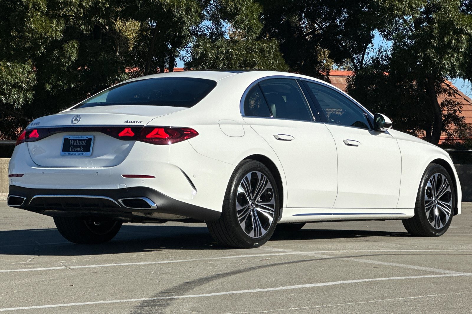 2025 Mercedes Benz E 350 4MATIC photo 4