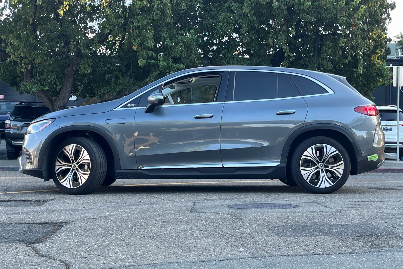 2023 Mercedes Benz EQE SUV 350 photo 2