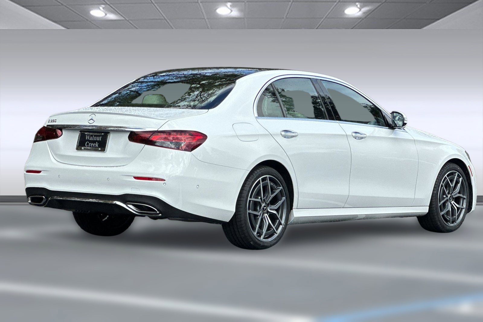 2022 Mercedes Benz E 350 Sedan photo 3
