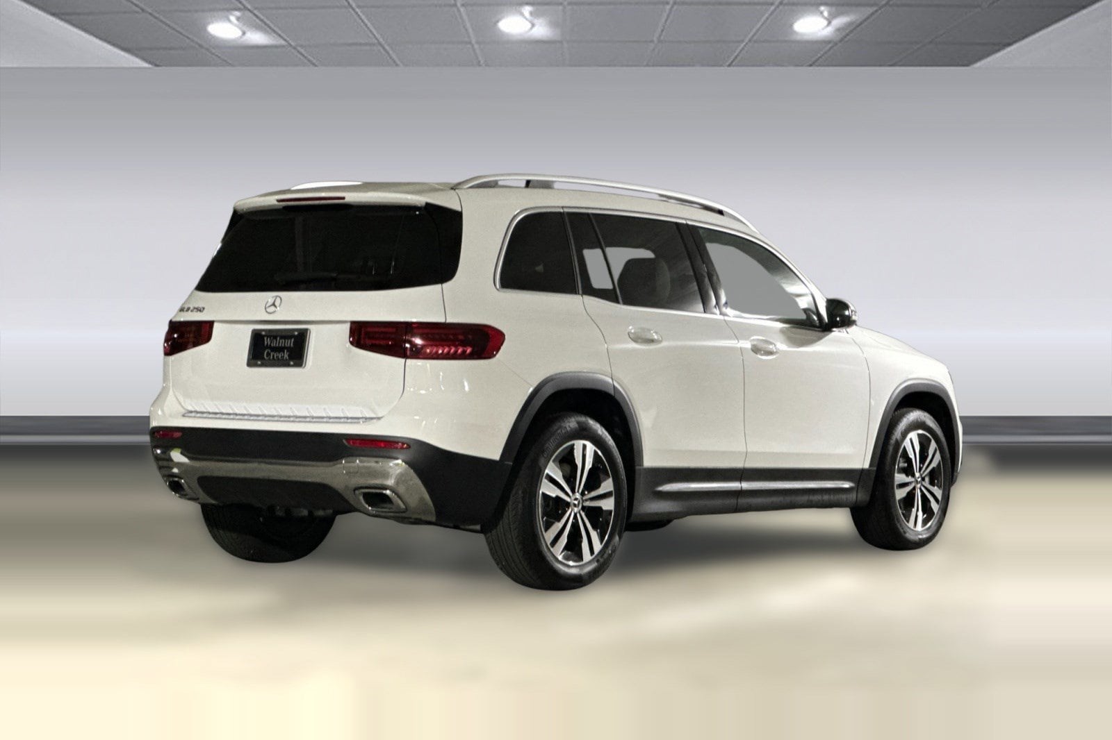 2026 Mercedes-Benz GLB 250 SUV photo 3