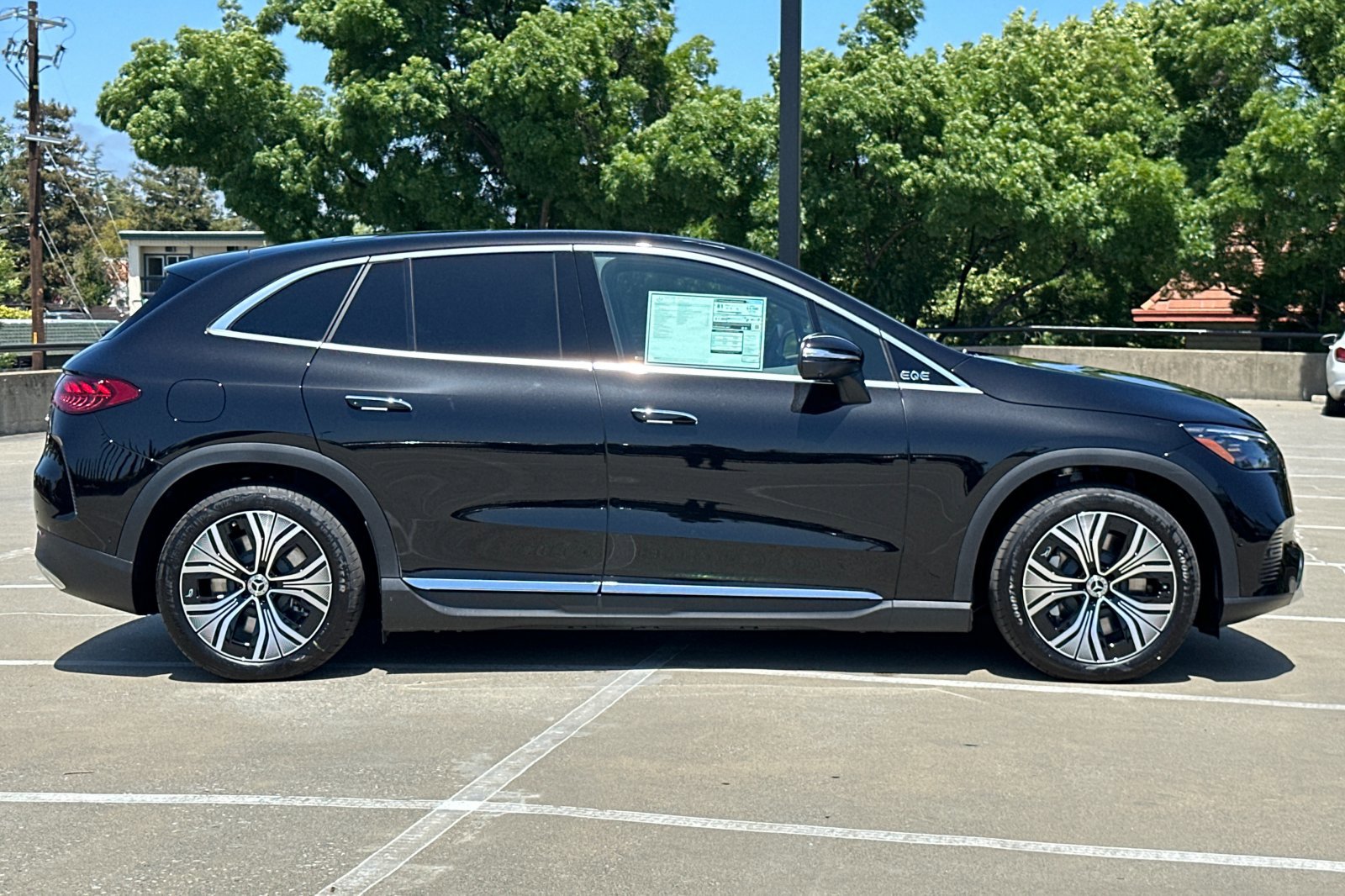 2025 Mercedes Benz EQE SUV 350 4MATIC photo 2