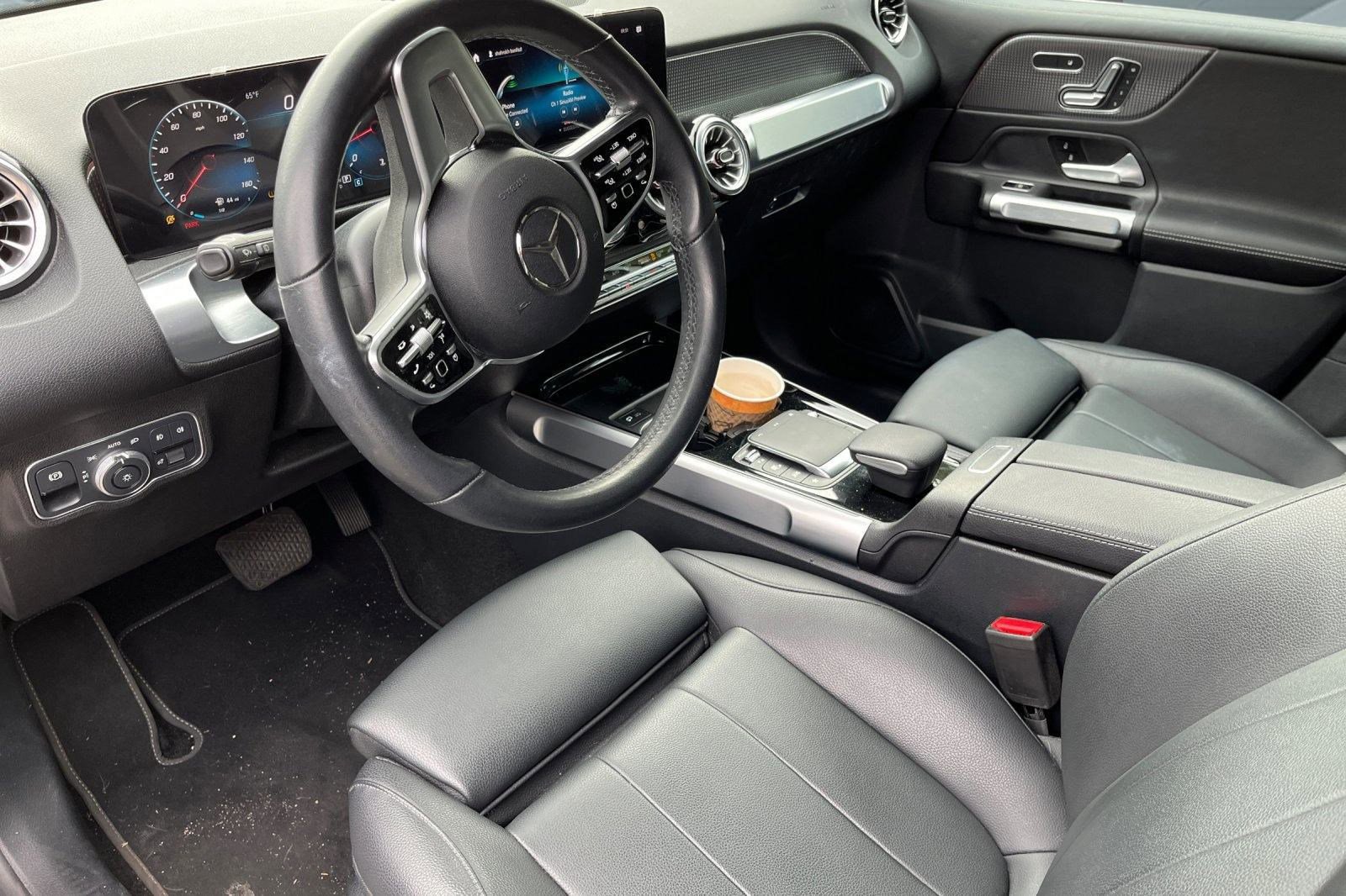 2023 Mercedes Benz GLB 250 photo 2