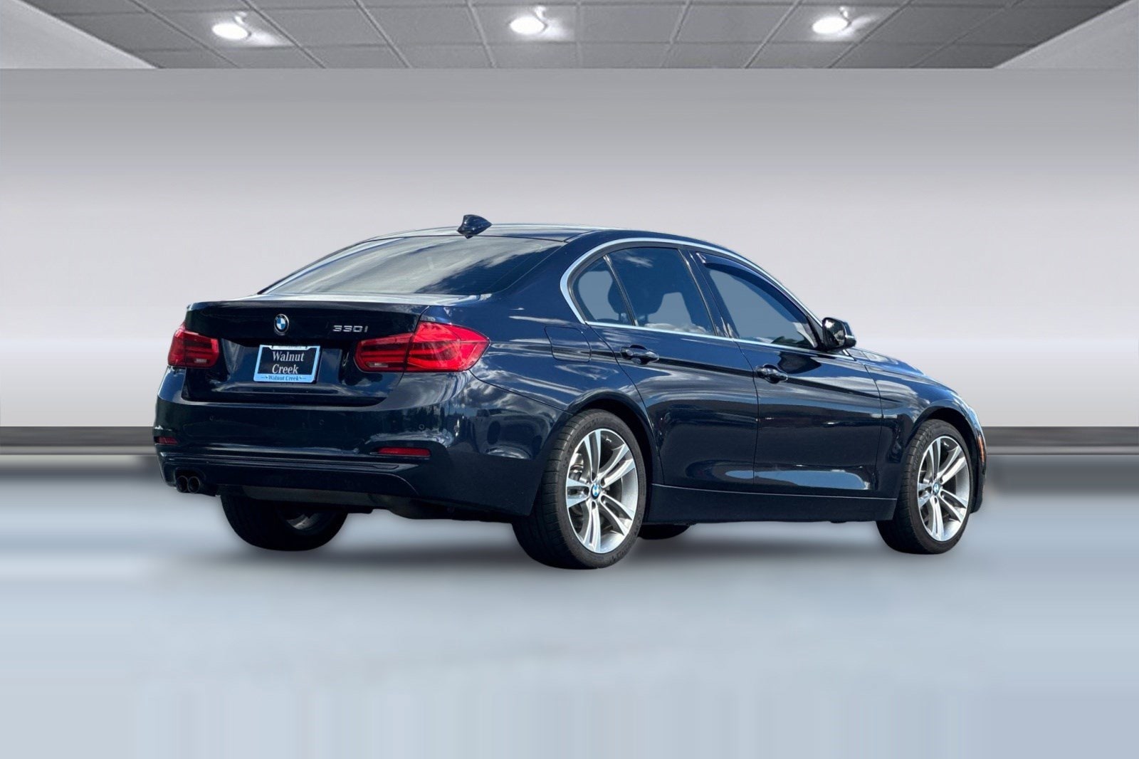 2017 BMW 3 Series 330i Sedan photo 3