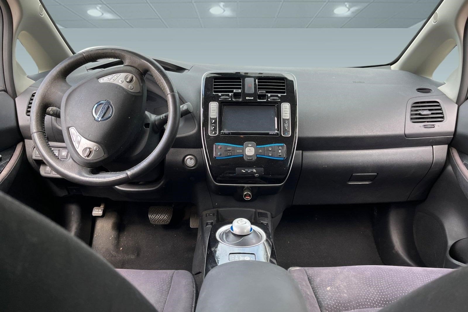 Leaf SV Hatchback Hatchback