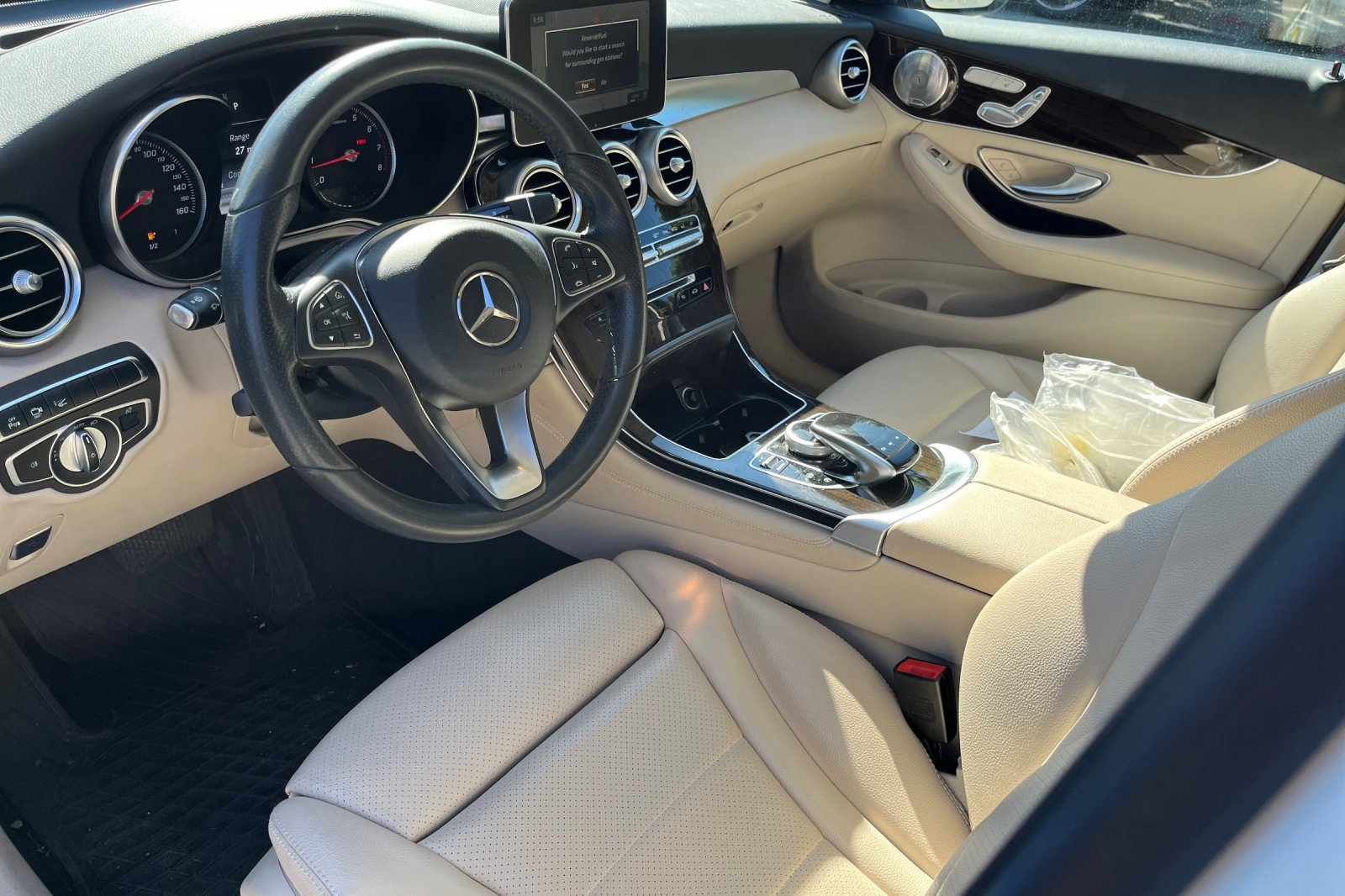2017 Mercedes Benz GLC 300 4MATIC photo 2
