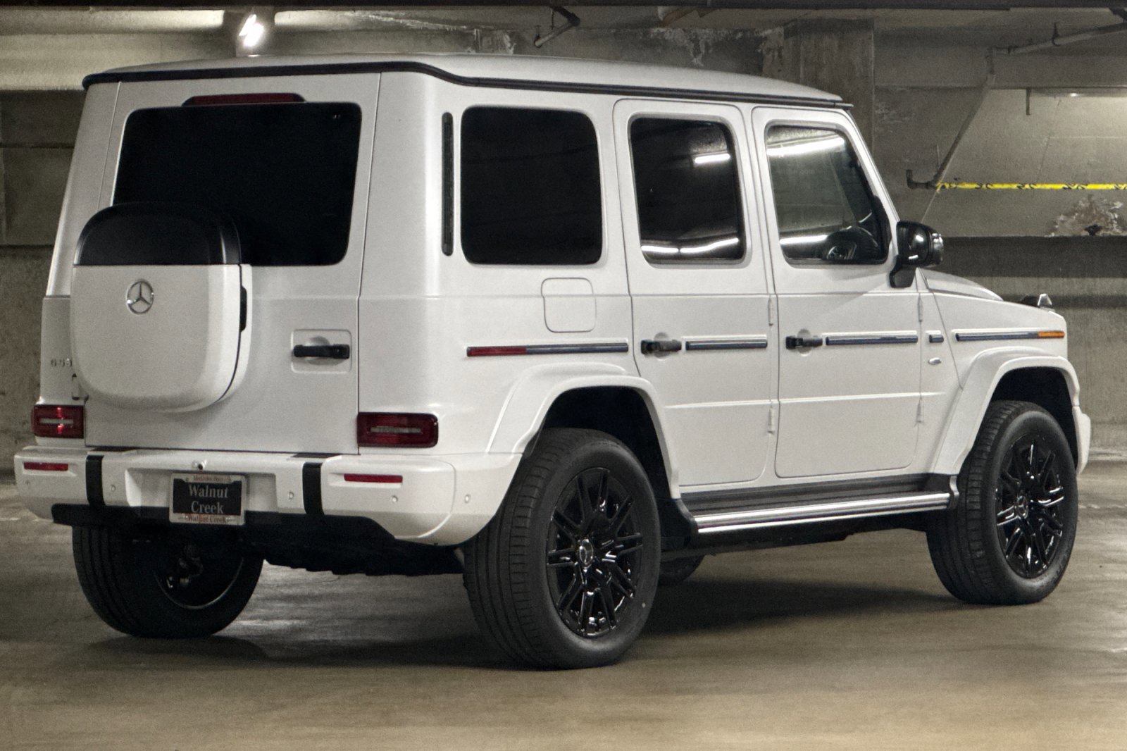 2025 Mercedes Benz G photo 3